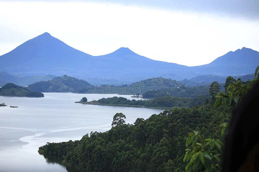 introduction-to-lake-mutanda