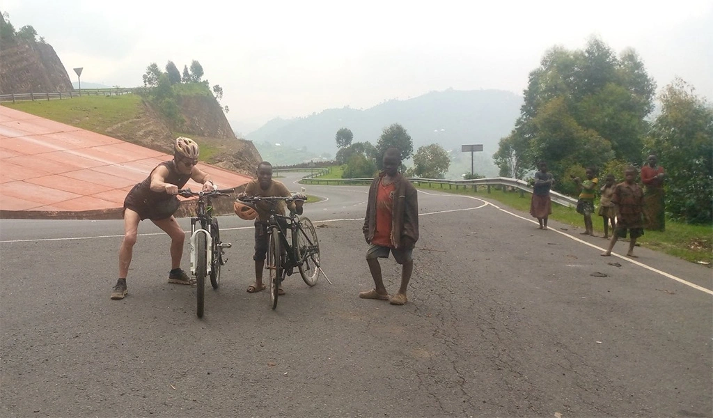 driving-along-the-corners-of-kisoro-kabale