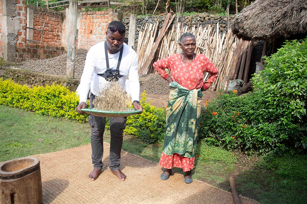 combining-lake-mutanda-with-coffee-experience